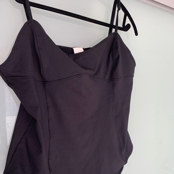 Black, scoop neck body suit. - Picture 1 of 2